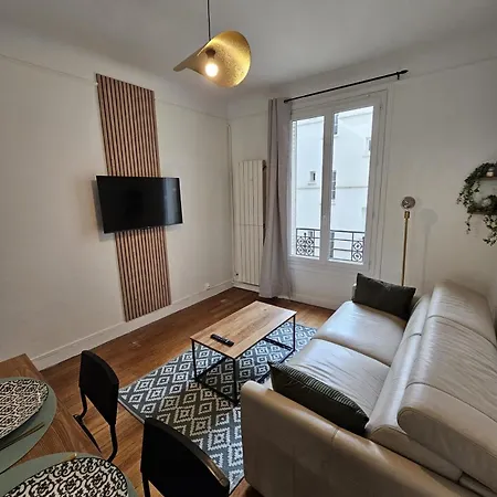 Beautiful 1 Bedroom Flat In 17th דירה *