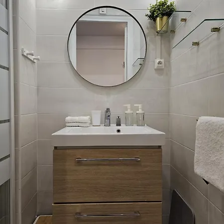 Beautiful 1 Bedroom Flat In 17th Lägenhet