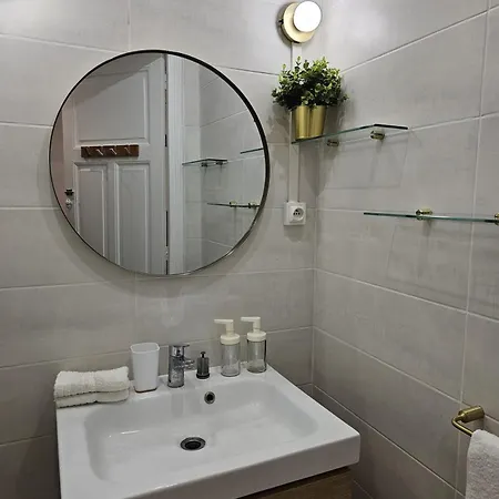 Beautiful 1 Bedroom Flat In 17th *